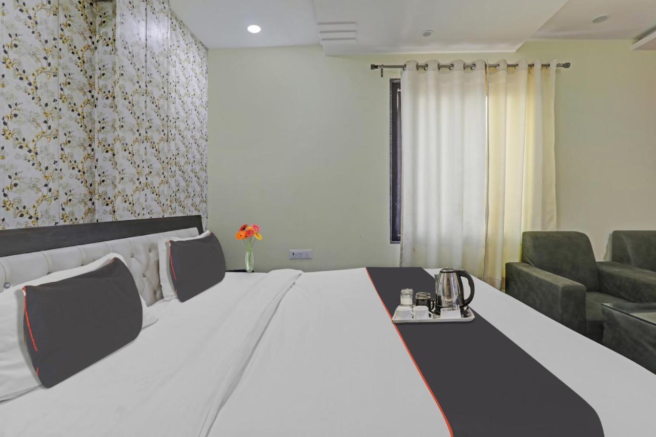 Hotel Collection O Srg à Chinhat Extérieur photo